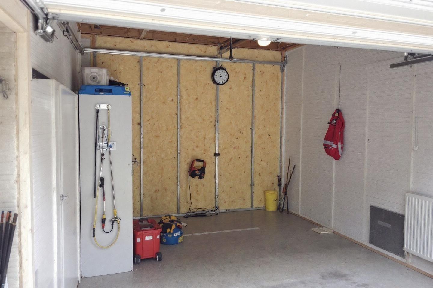 Isolation de porte de garage : conseils et avantages pour une meilleure isolation thermique